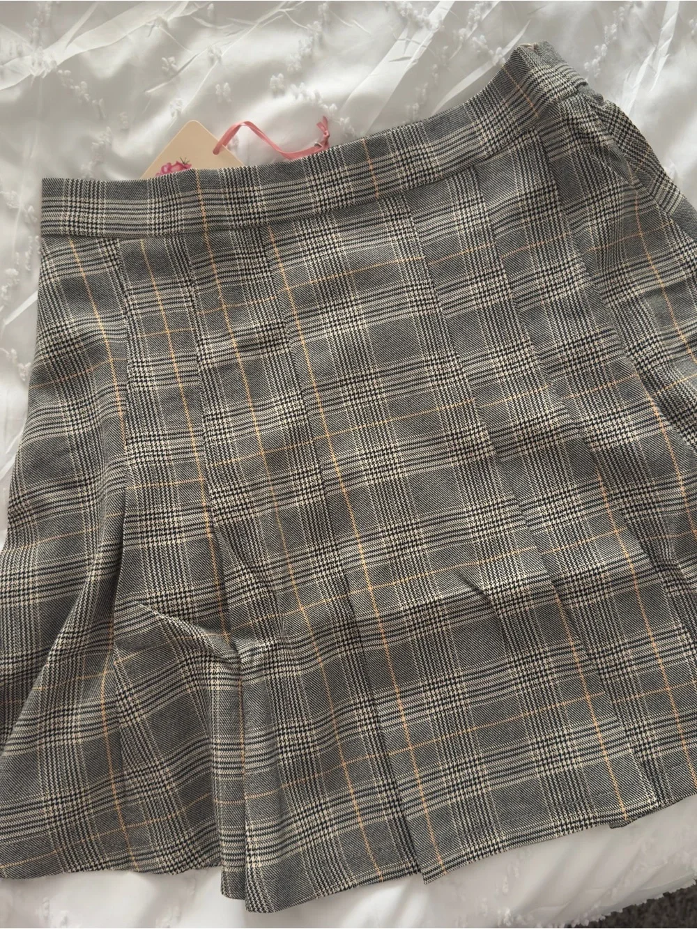 Easel. Plaid Pleated Mini Skirt in Gray and Tan